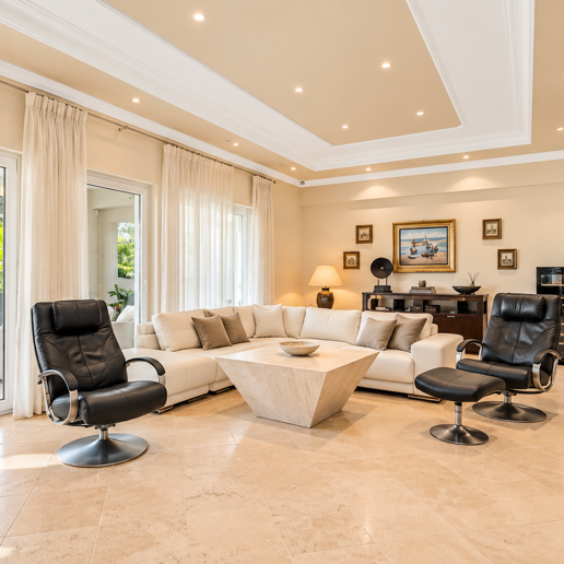 Impressive Villa with Expansive Gardens and Sea Views in El Rosario