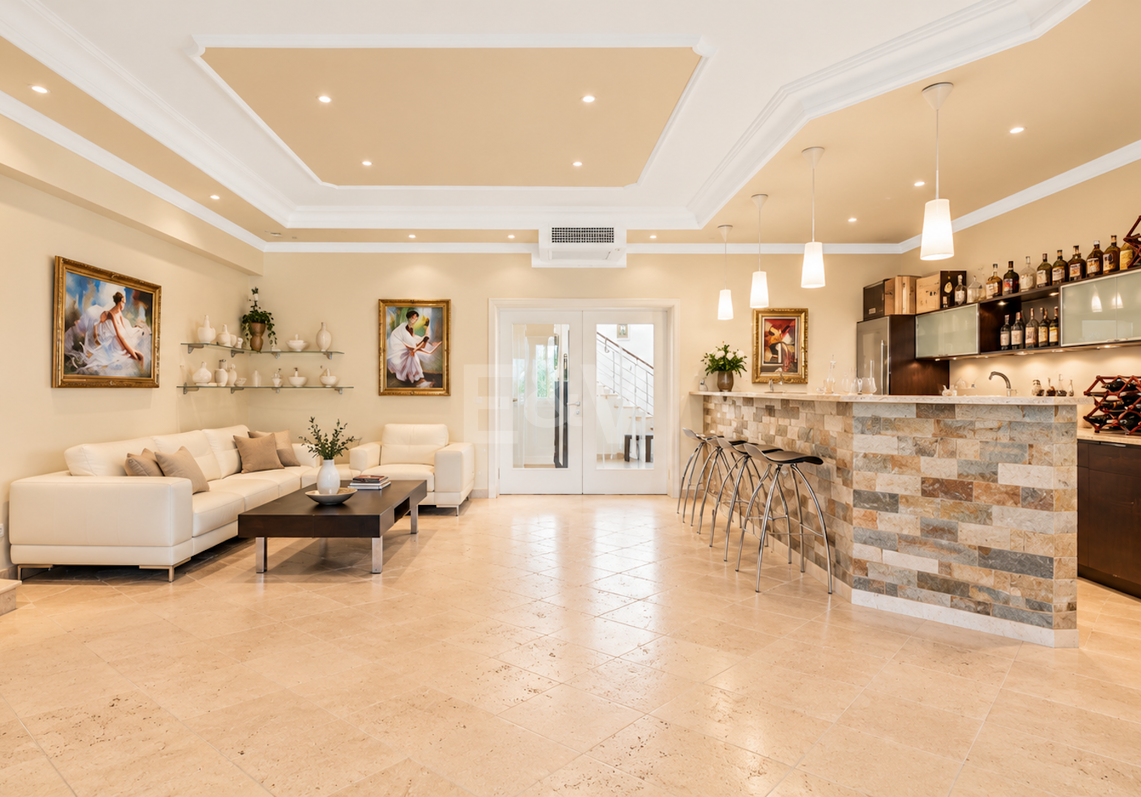 Impressive Villa with Expansive Gardens and Sea Views in El Rosario