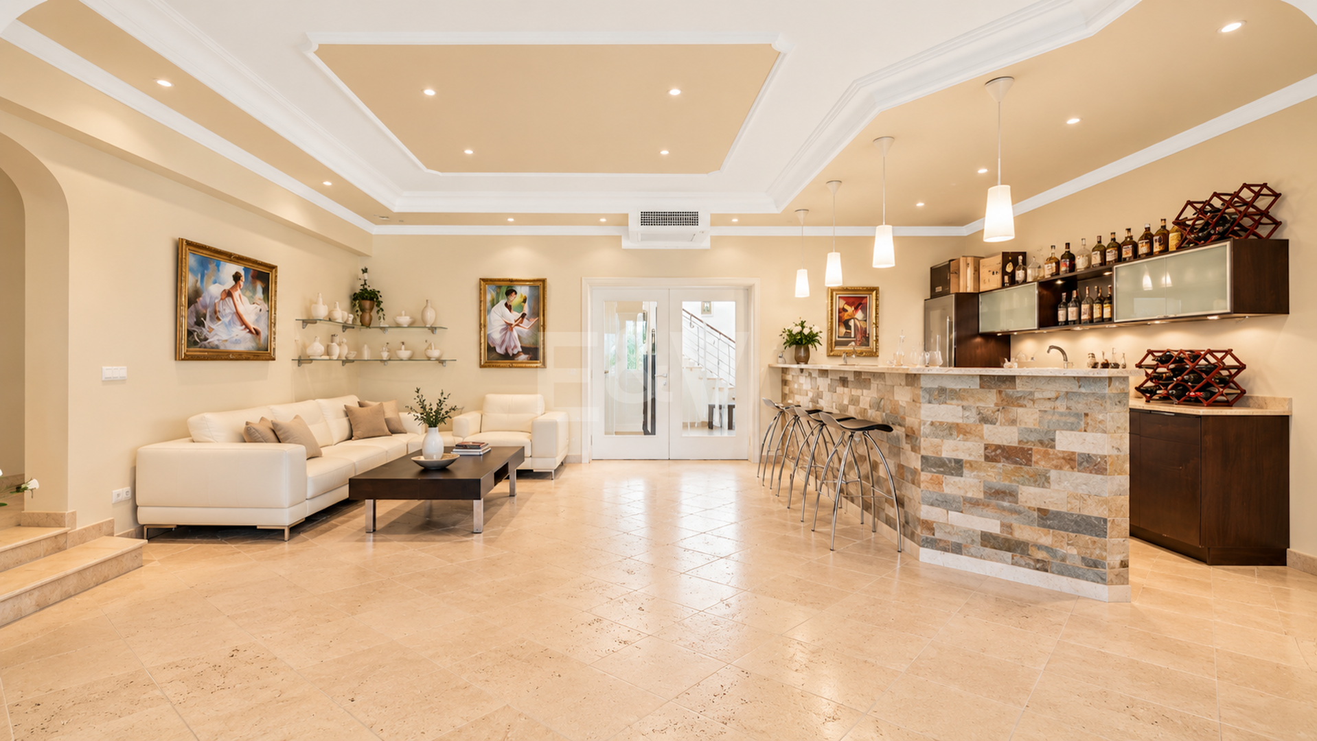 Impressive Villa with Expansive Gardens and Sea Views in El Rosario