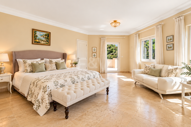 Impressive Villa with Expansive Gardens and Sea Views in El Rosario