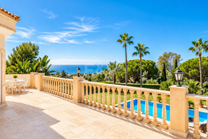 Impressive Villa with Expansive Gardens and Sea Views in El Rosario