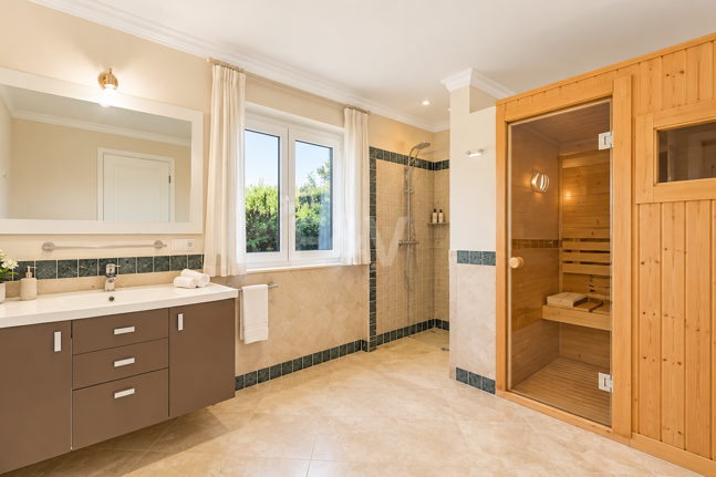 Impressive Villa with Expansive Gardens and Sea Views in El Rosario