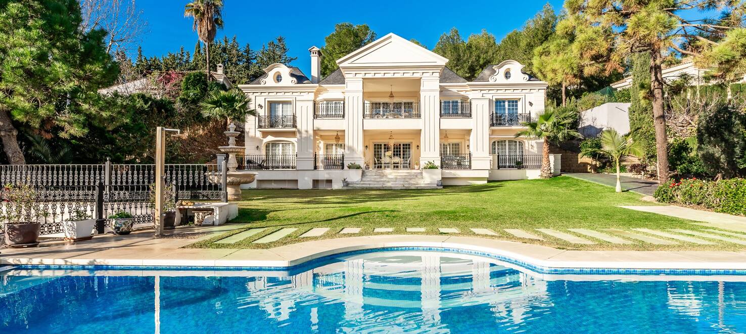 Stunning Classic Villa of Recent Construction in Cascada de Camoján