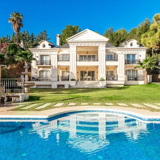 Stunning Classic Villa of Recent Construction in Cascada de Camoján