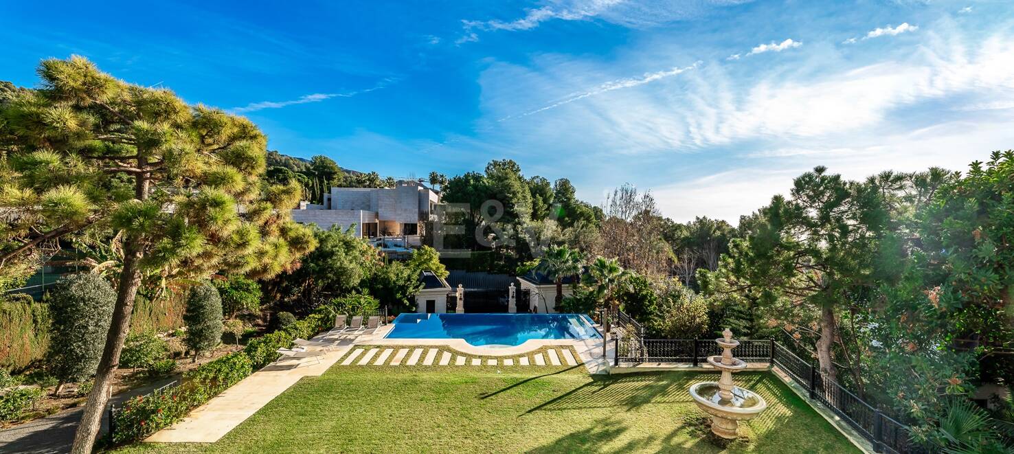 Stunning Classic Villa of Recent Construction in Cascada de Camoján