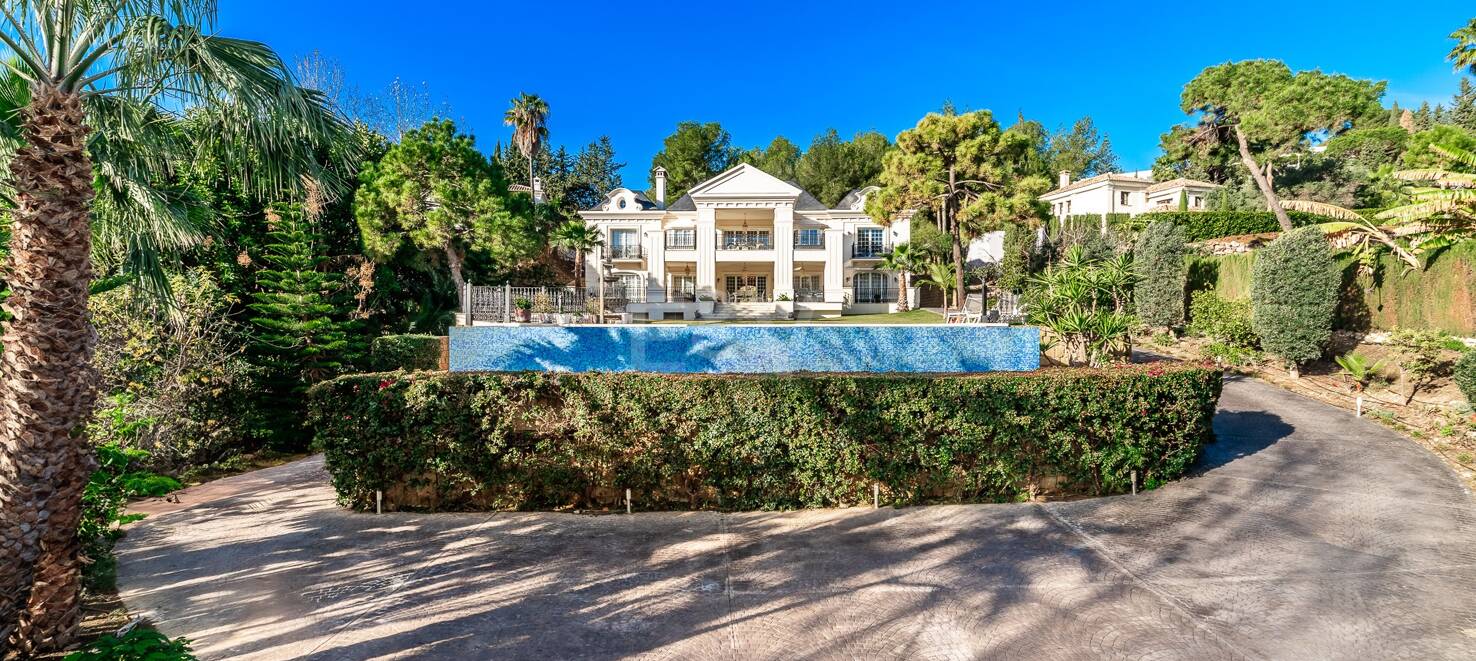 Stunning Classic Villa of Recent Construction in Cascada de Camoján