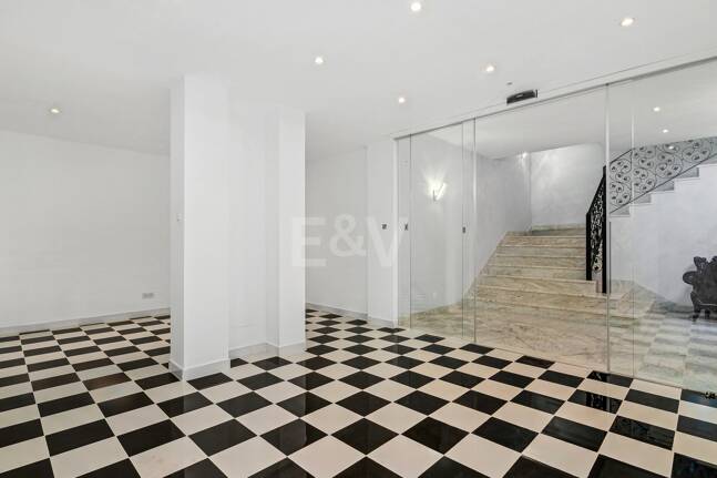 Elegant Classic Villa med öppen havsutsikt på en stor tomt i Cascada de Camoján