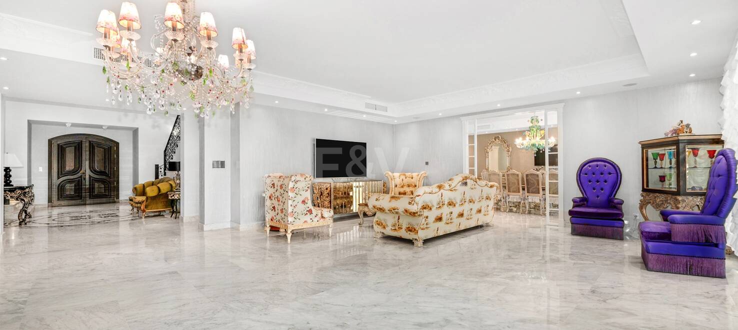 Stunning Classic Villa of Recent Construction in Cascada de Camoján