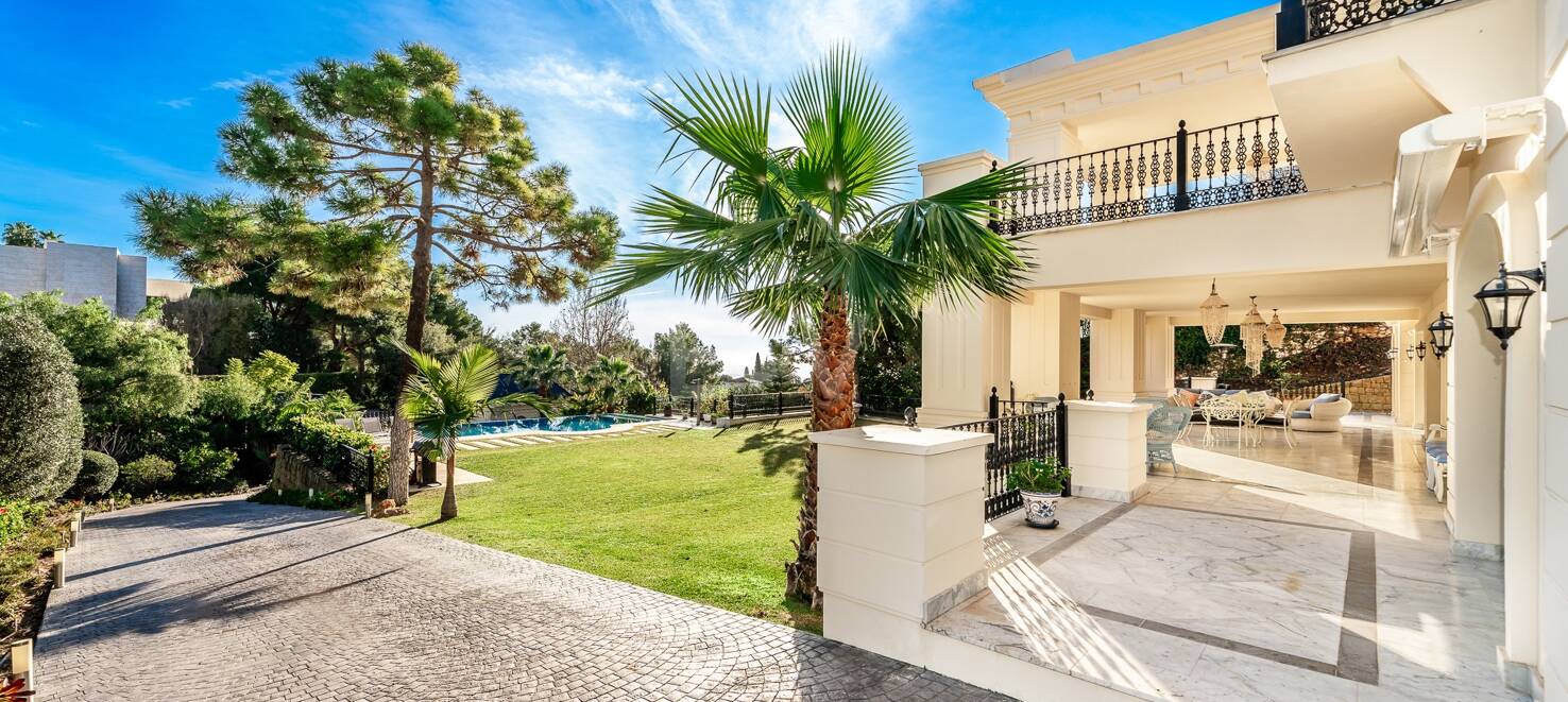 Stunning Classic Villa of Recent Construction in Cascada de Camoján