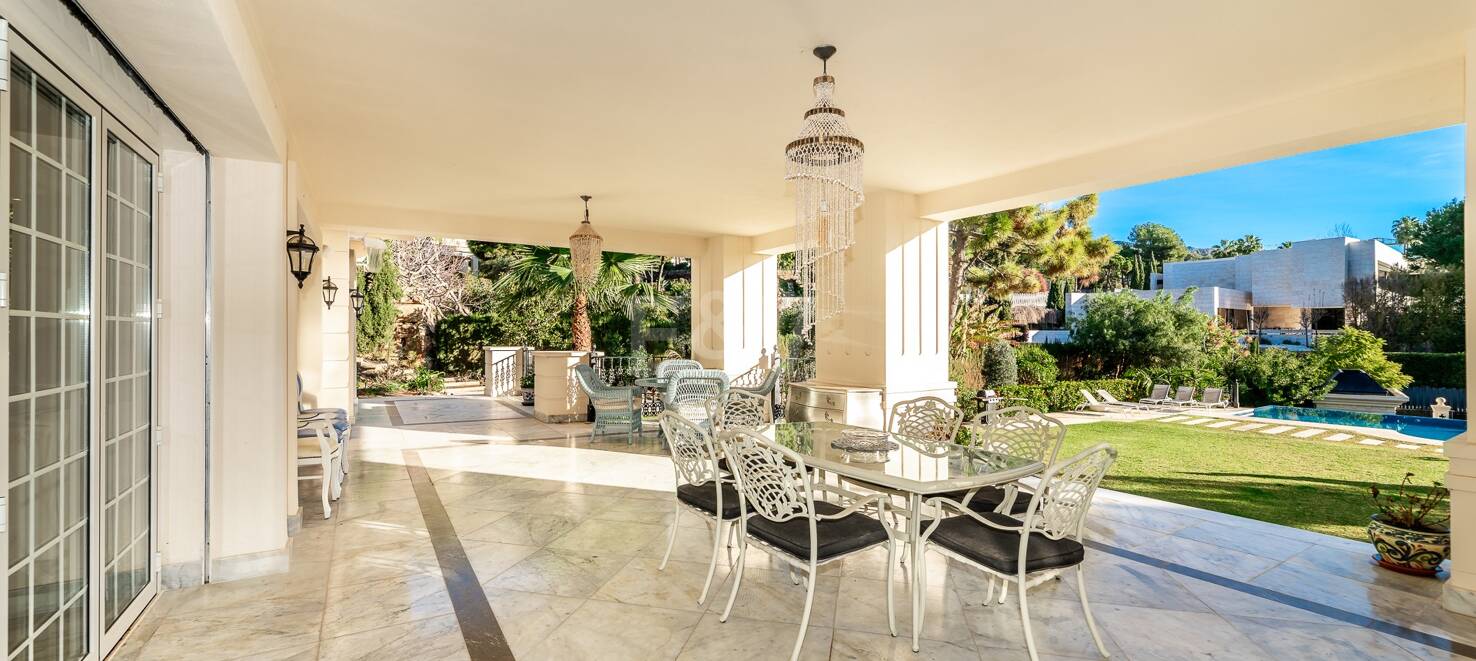 Stunning Classic Villa of Recent Construction in Cascada de Camoján