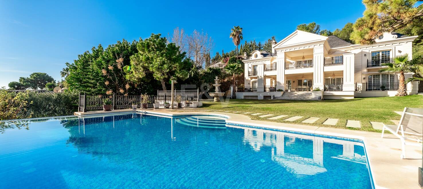 Stunning Classic Villa of Recent Construction in Cascada de Camoján