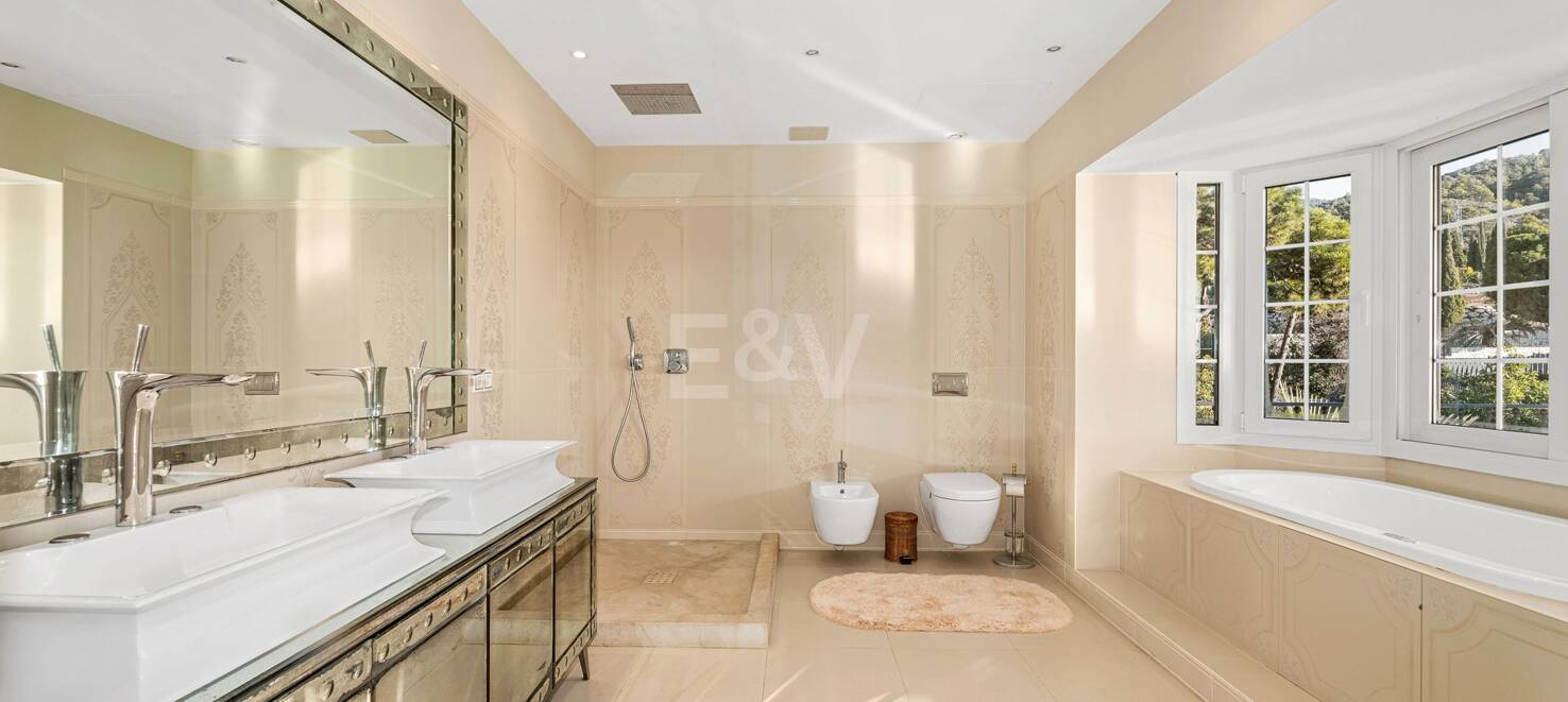 Stunning Classic Villa of Recent Construction in Cascada de Camoján