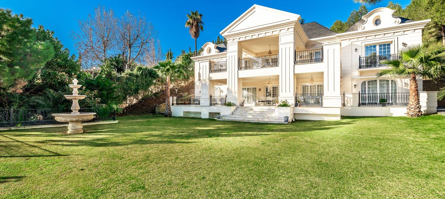 Stunning Classic Villa of Recent Construction in Cascada de Camoján