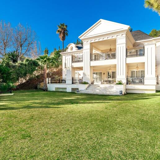 Stunning Classic Villa of Recent Construction in Cascada de Camoján