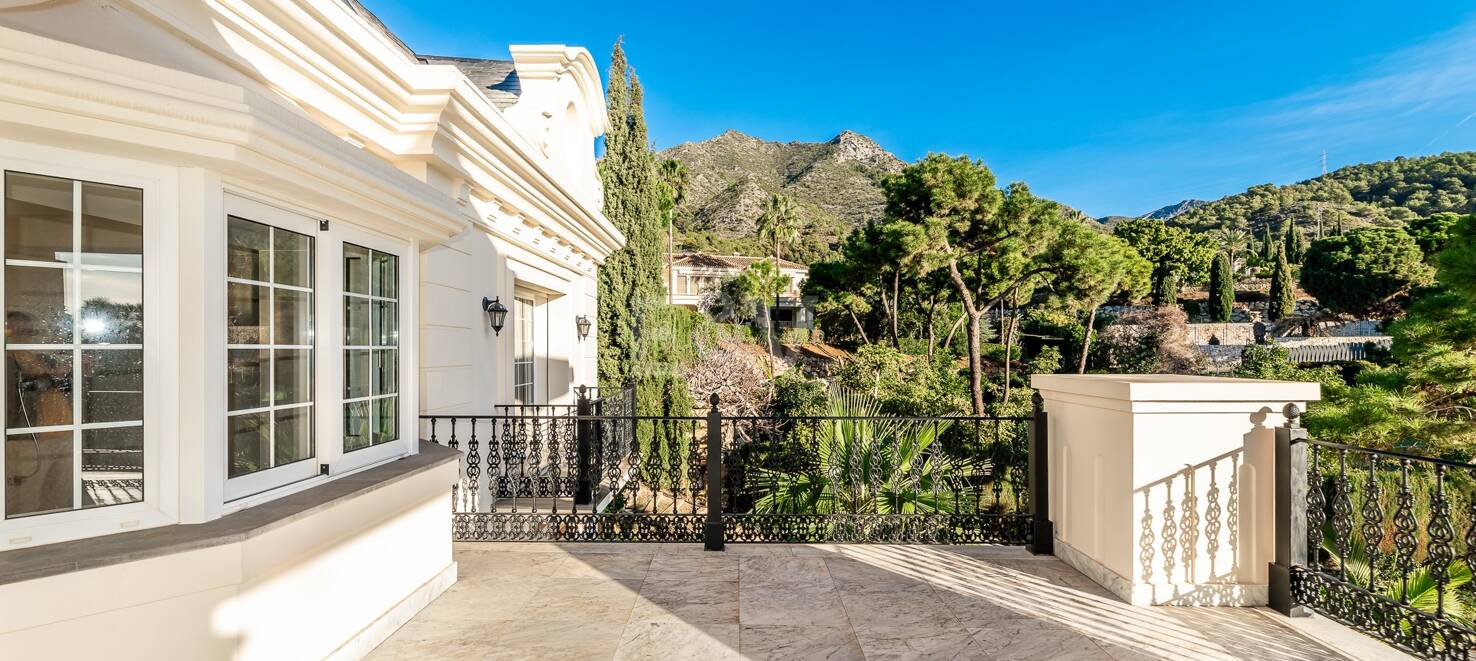 Stunning Classic Villa of Recent Construction in Cascada de Camoján