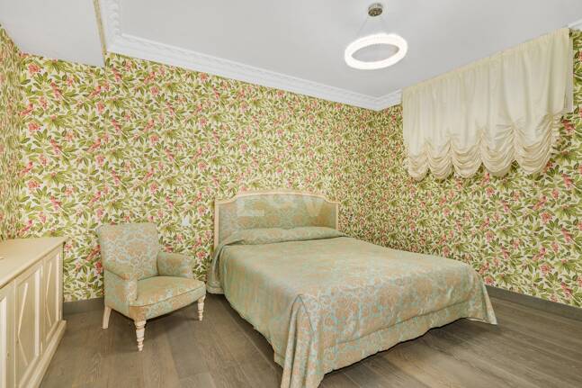 Elegant Classic Villa med öppen havsutsikt på en stor tomt i Cascada de Camoján