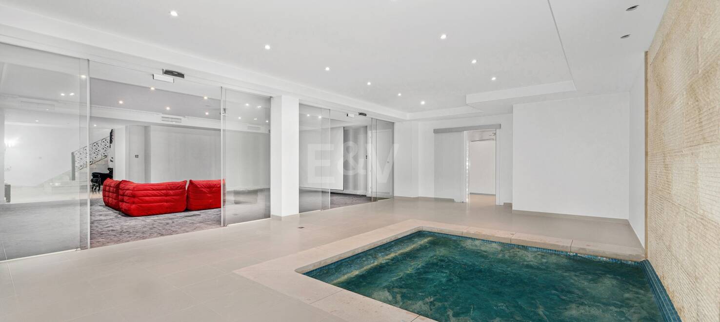 Stunning Classic Villa of Recent Construction in Cascada de Camoján