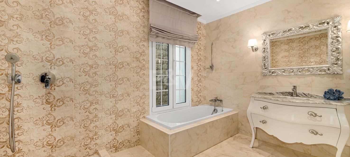 Stunning Classic Villa of Recent Construction in Cascada de Camoján