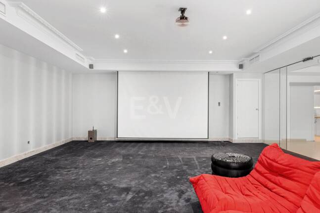 Elegant Classic Villa med öppen havsutsikt på en stor tomt i Cascada de Camoján