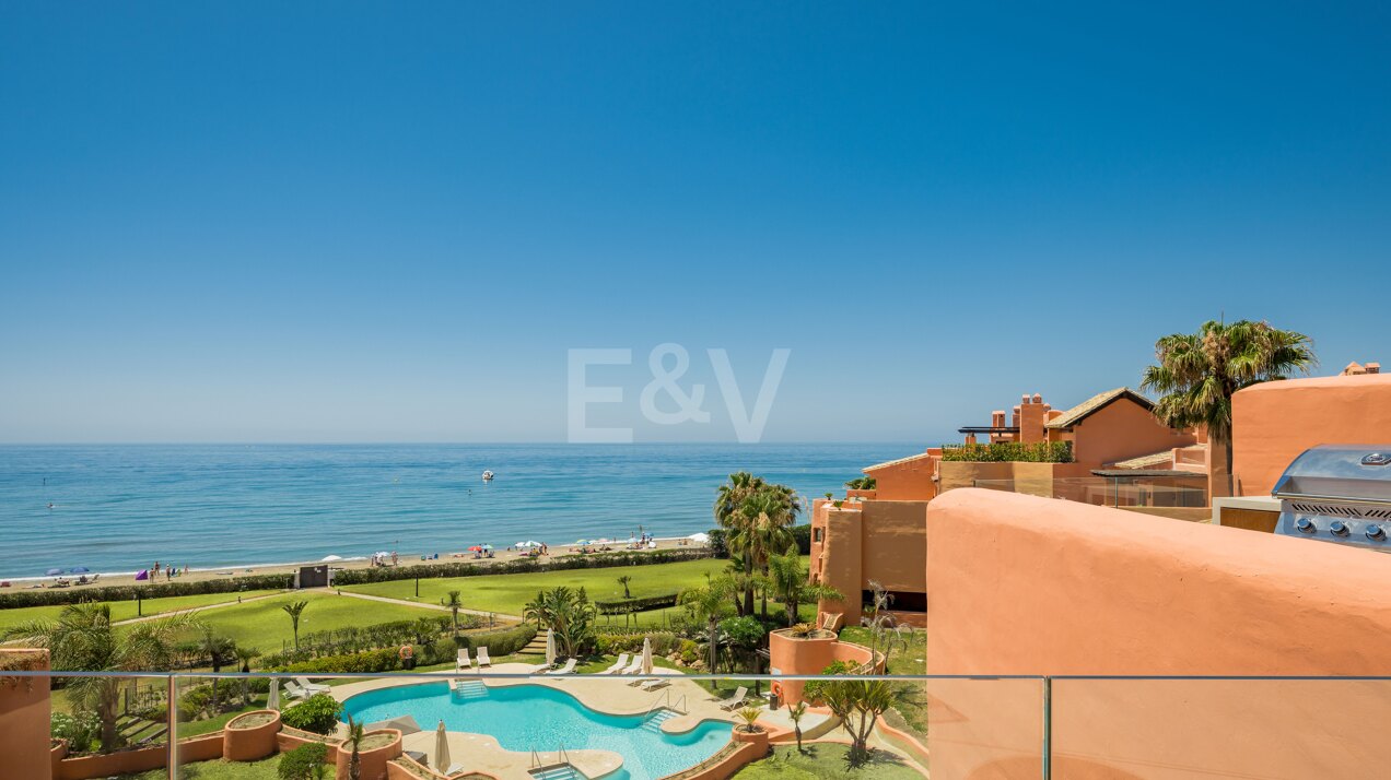 Luxuriöses Penthouse in erster Strandlinie in Los Monteros