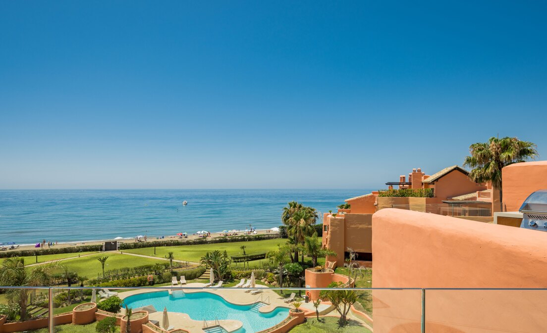 Luxuriöses Penthouse in erster Strandlinie in Los Monteros