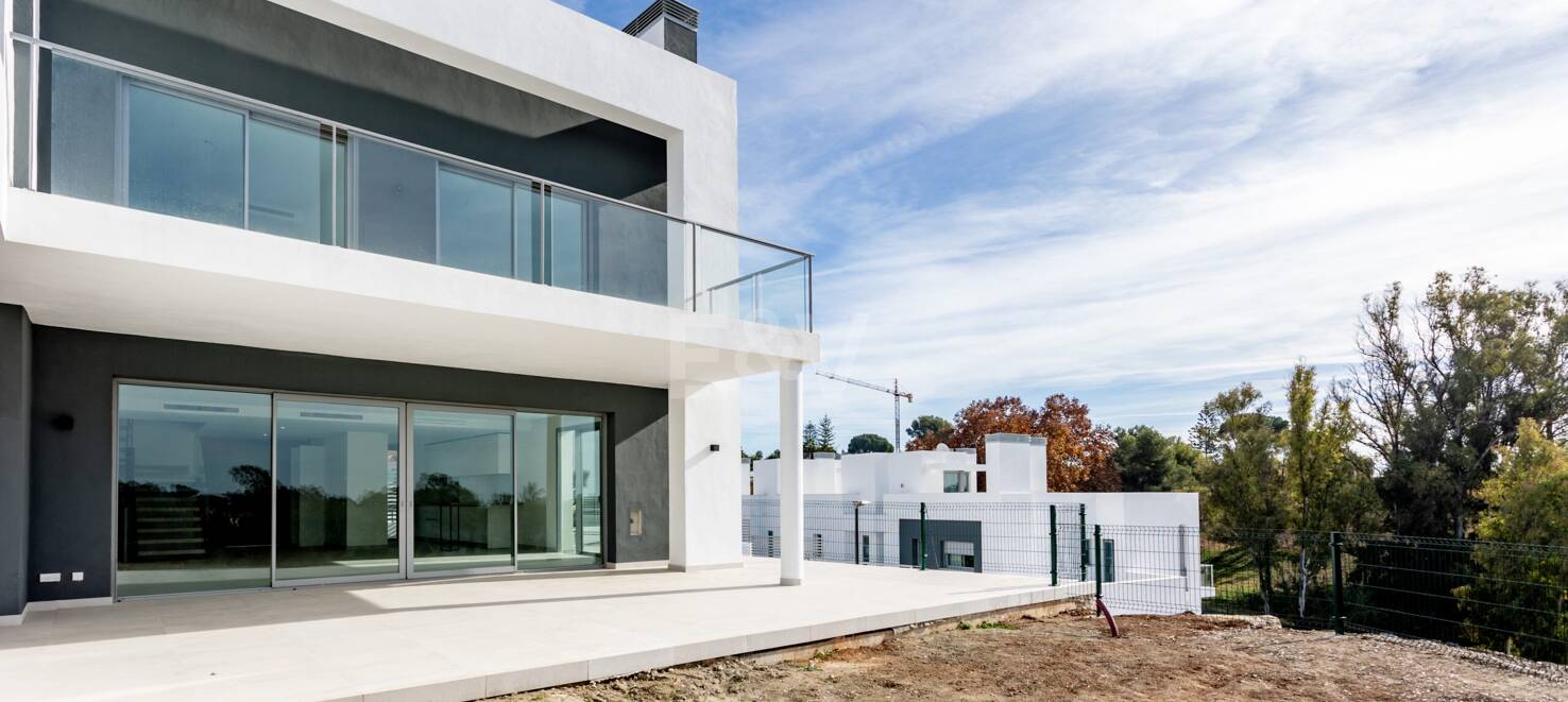 Modern San Pedro de Alcántara New Townhouses Nära Guadalmina Golf Golf Golf