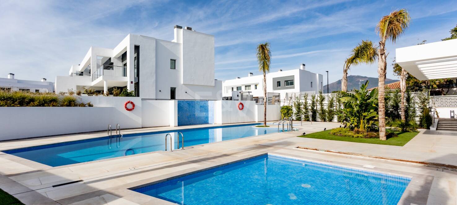 Modern San Pedro de Alcántara New Townhouses Nära Guadalmina Golf Golf Golf