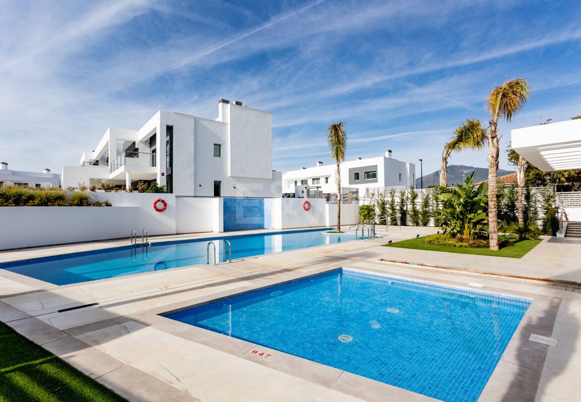 Modern San Pedro de Alcántara New Townhouses Nära Guadalmina Golf Golf Golf