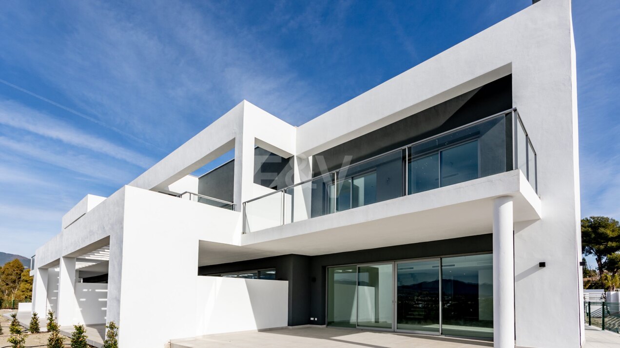 Modern San Pedro de Alcántara New Townhouses Near Guadalmina Golf