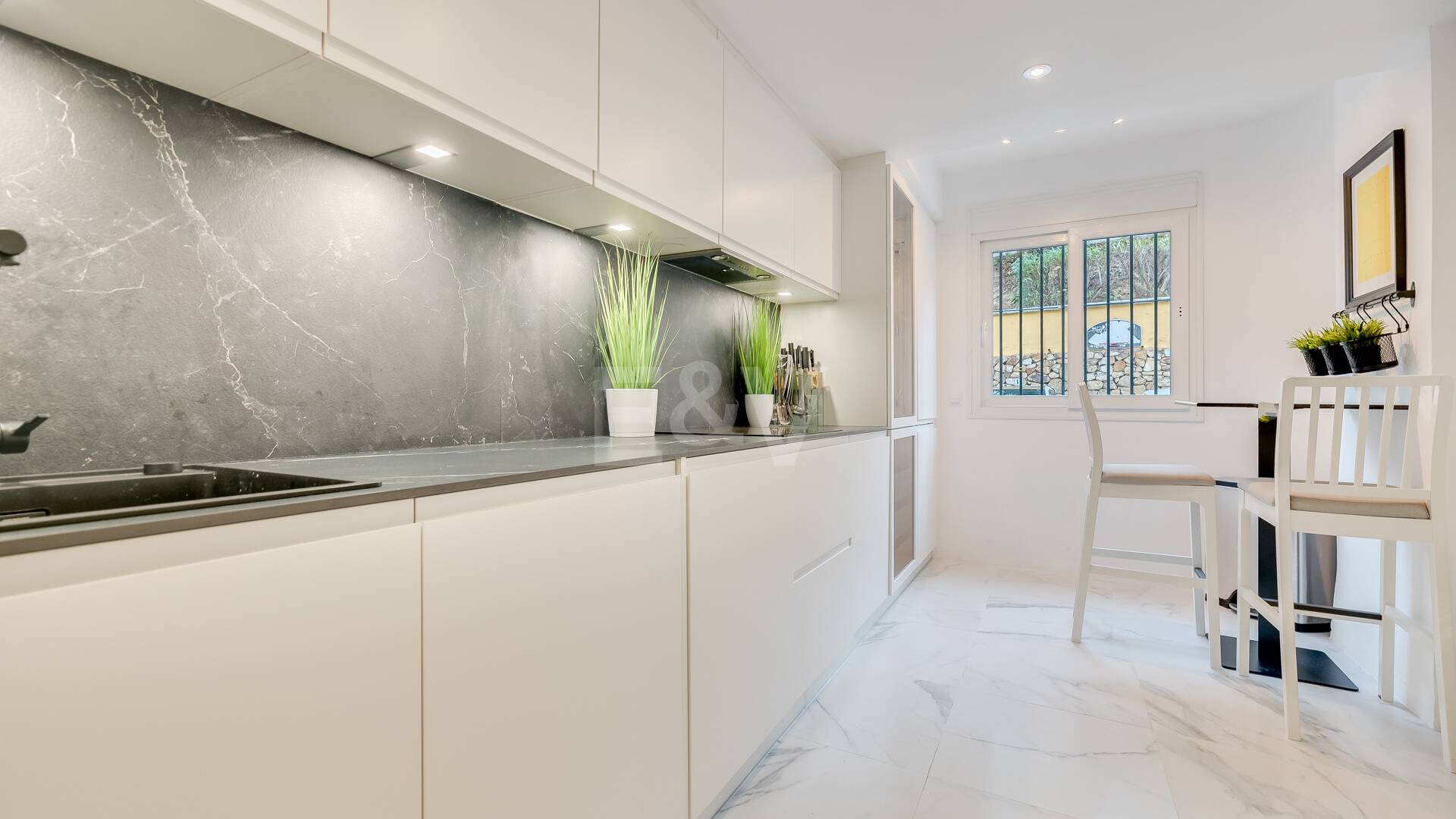 Exquisite 4 bedroom rental with sea views on The Golden Mile, Marbella.