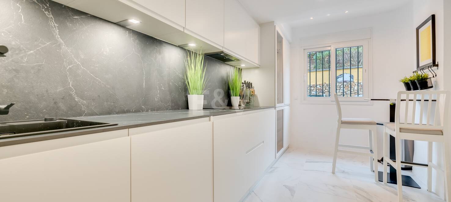 Exquisite 4 bedroom rental with sea views on The Golden Mile, Marbella.