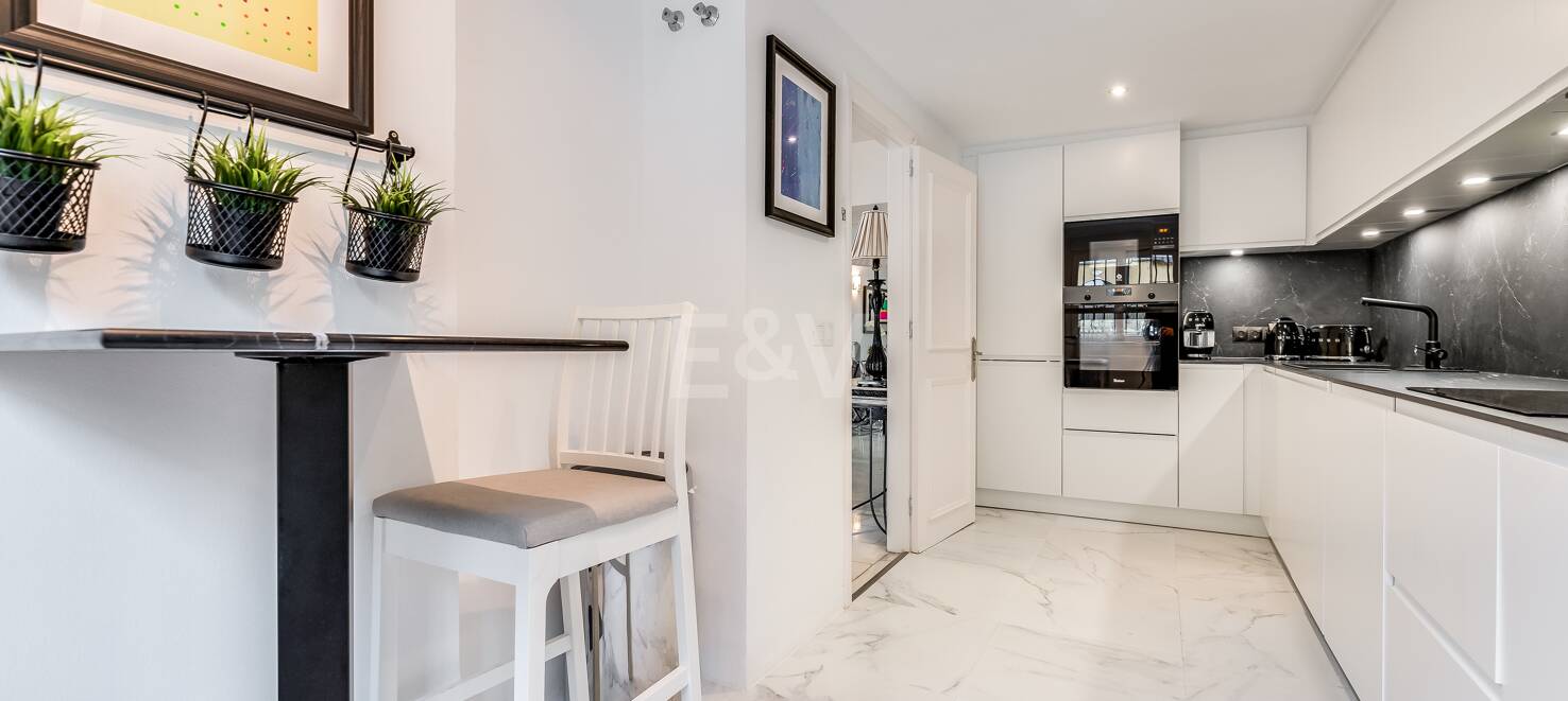 Exquisite 4 bedroom rental with sea views on The Golden Mile, Marbella.