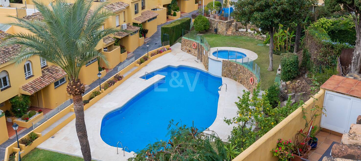 Exquisite 4 bedroom rental with sea views on The Golden Mile, Marbella.