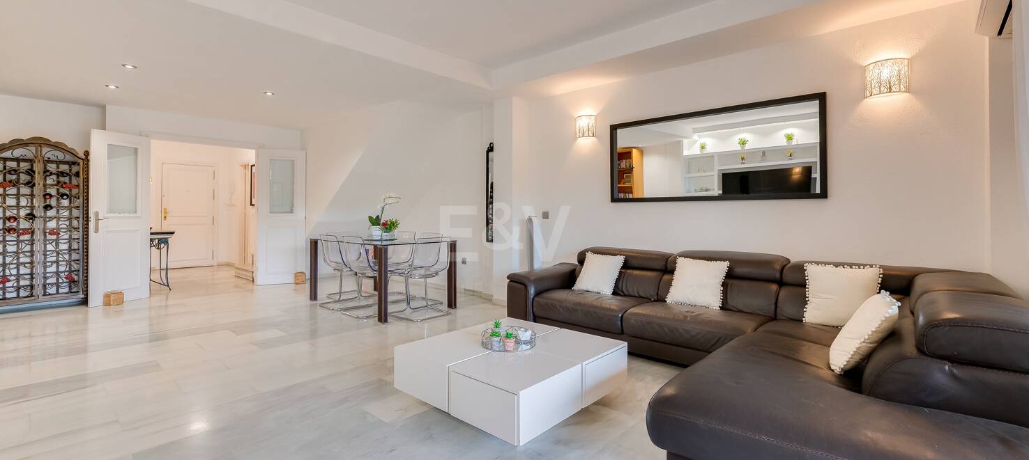 Exquisite 4 bedroom rental with sea views on The Golden Mile, Marbella.