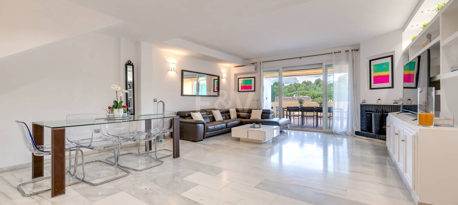Exquisite 4 bedroom rental with sea views on The Golden Mile, Marbella.