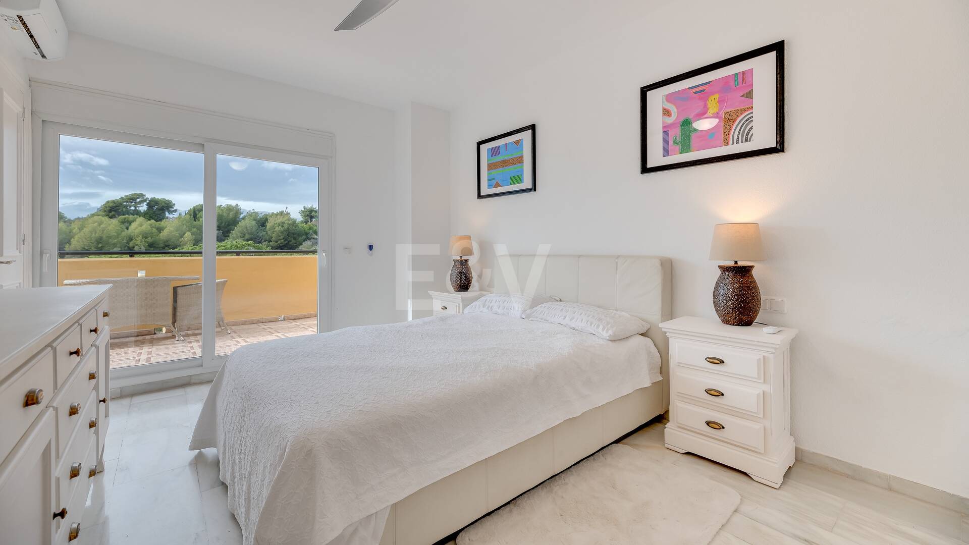 Exquisite 4 bedroom rental with sea views on The Golden Mile, Marbella.