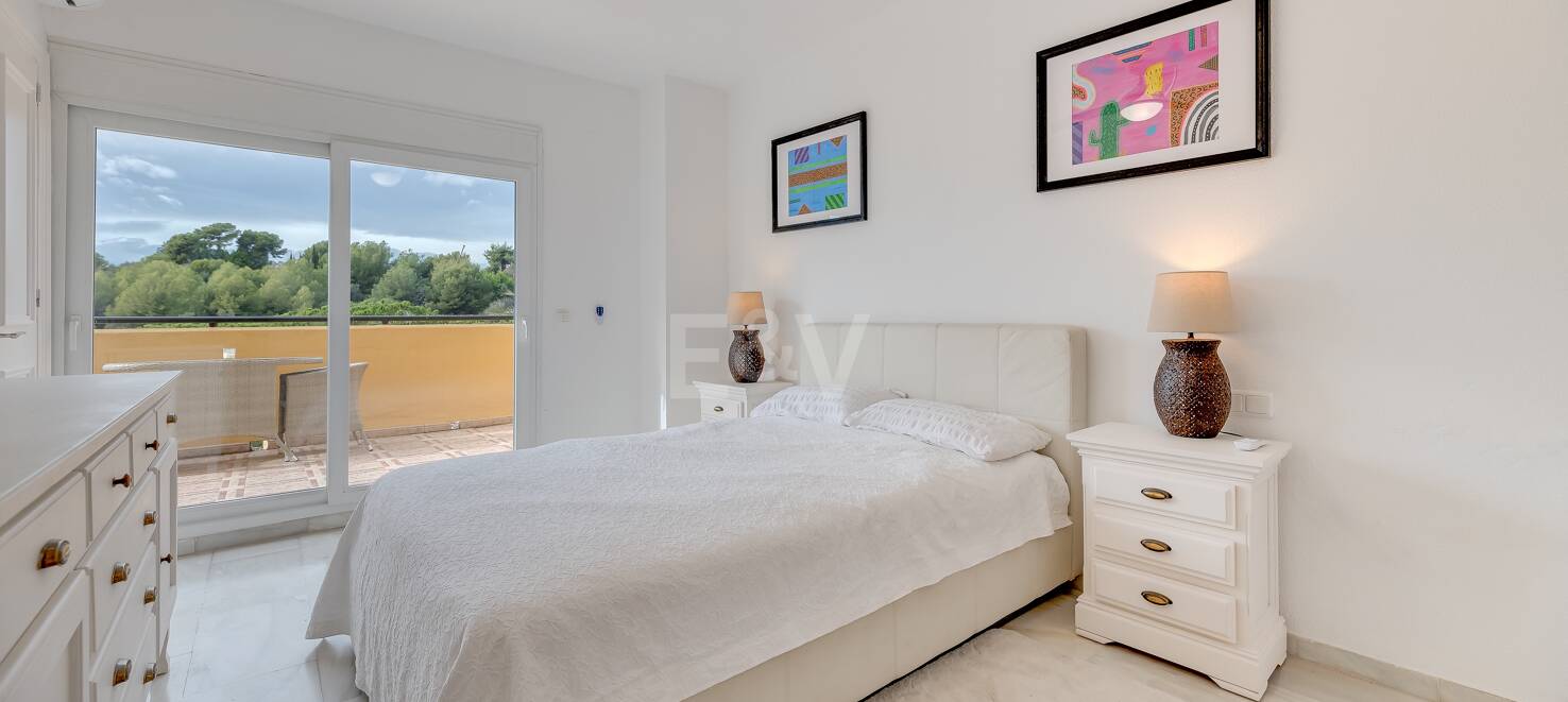 Exquisite 4 bedroom rental with sea views on The Golden Mile, Marbella.