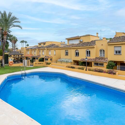 Exquisite 4 bedroom rental with sea views on The Golden Mile, Marbella.