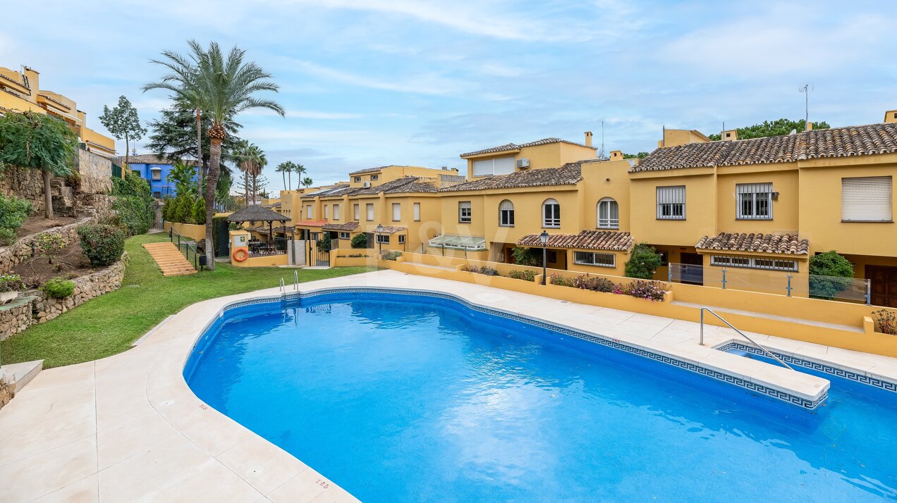 Exquisite 4 bedroom rental with sea views on The Golden Mile, Marbella.