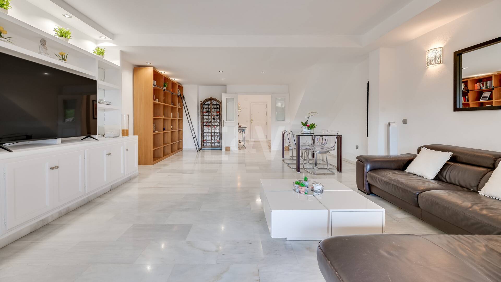 Exquisite 4 bedroom rental with sea views on The Golden Mile, Marbella.