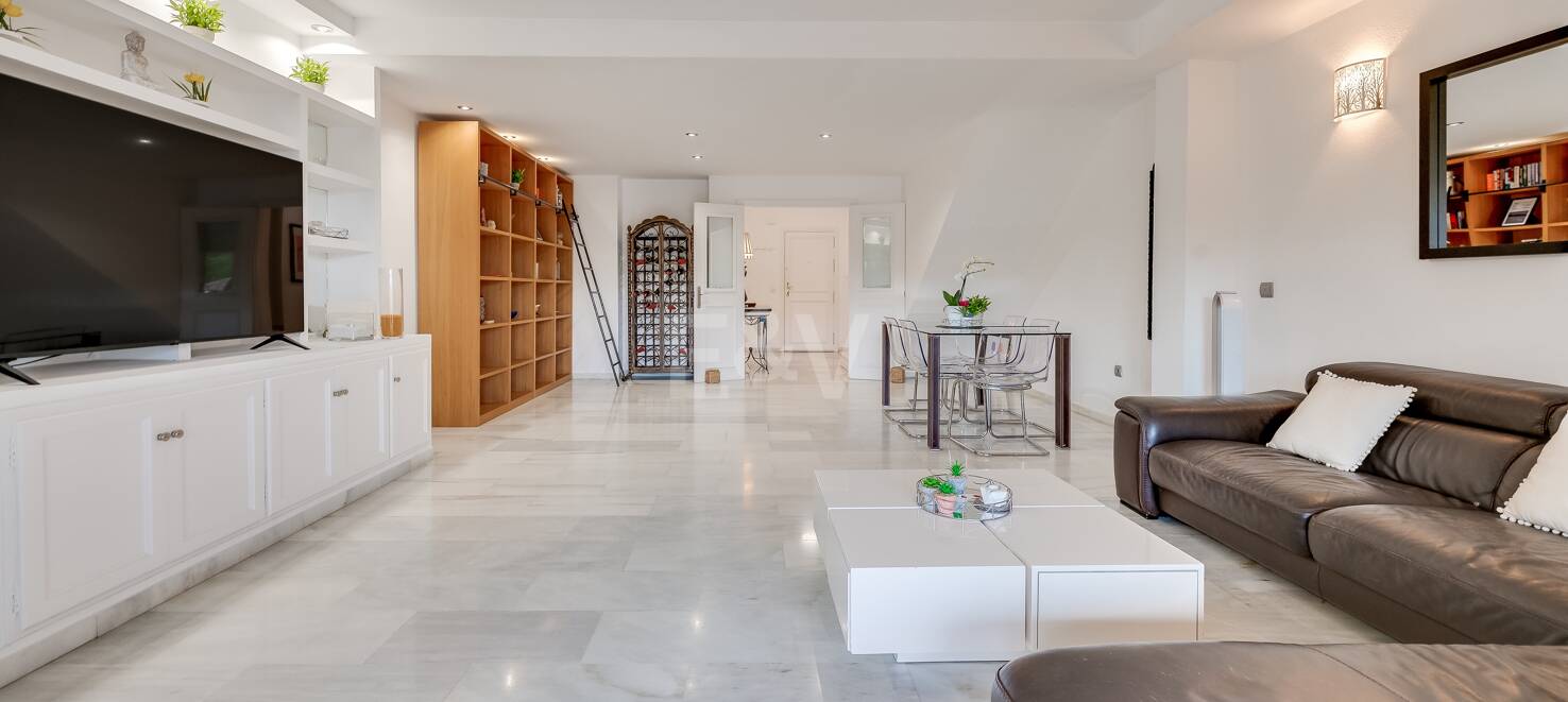 Exquisite 4 bedroom rental with sea views on The Golden Mile, Marbella.