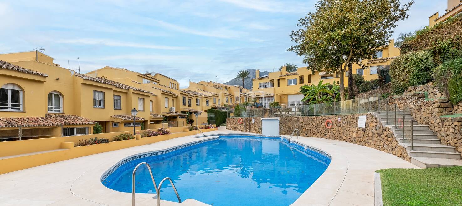 Exquisite 4 bedroom rental with sea views on The Golden Mile, Marbella.