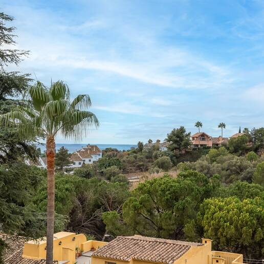 Exquisite 4 bedroom rental with sea views on The Golden Mile, Marbella.