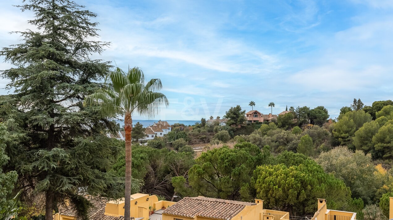 Fantástica propiedad de 4 habitaciones con vistas al mar en la Milla de Oro, Marbella