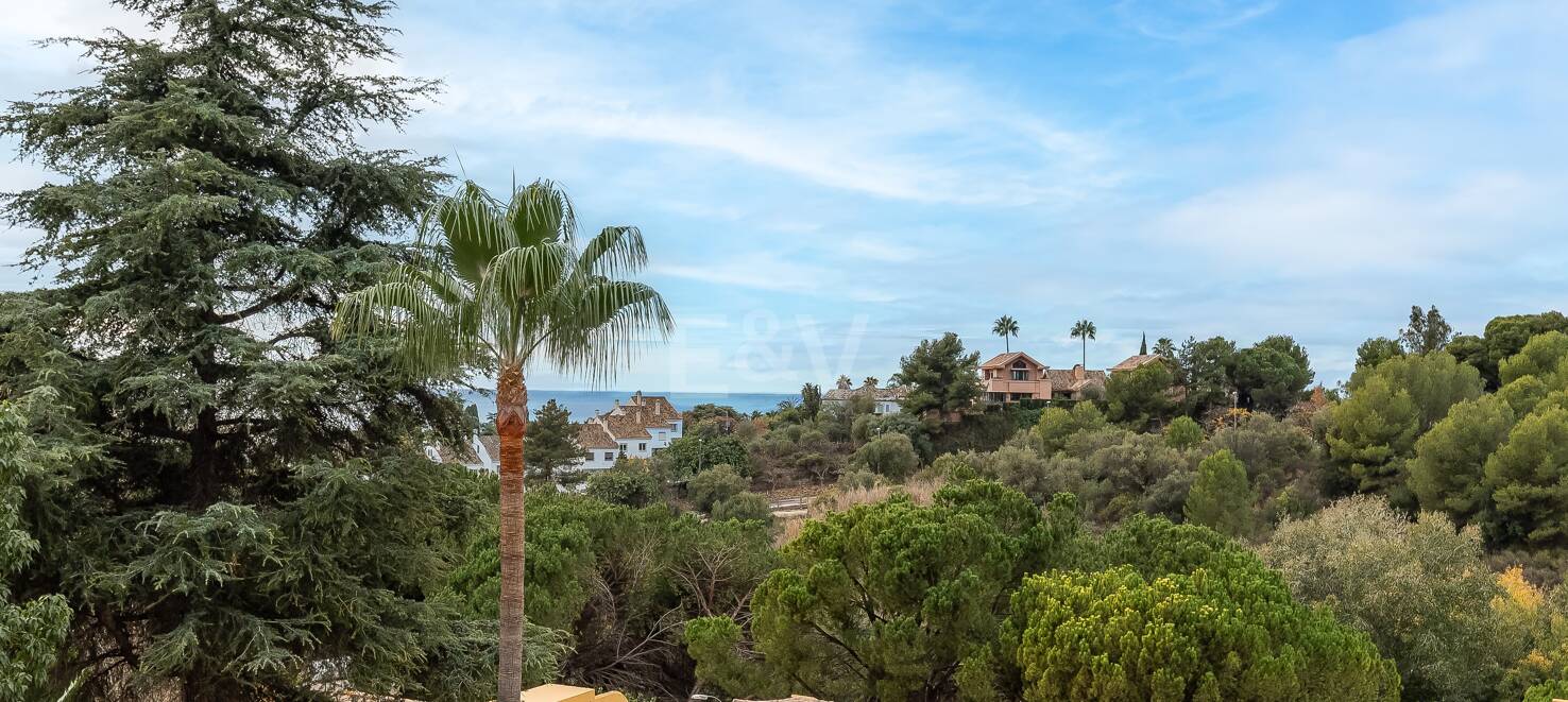 Exquisite 4 bedroom rental with sea views on The Golden Mile, Marbella.
