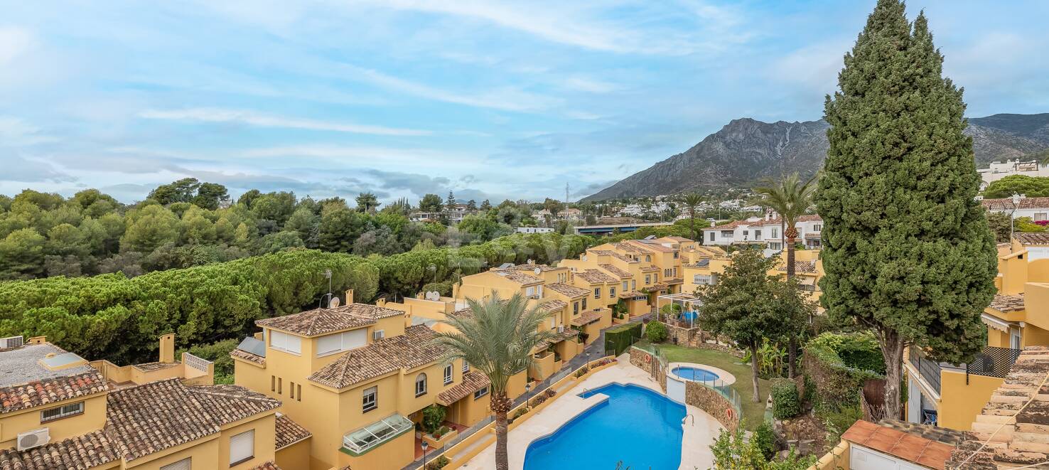 Exquisite 4 bedroom rental with sea views on The Golden Mile, Marbella.