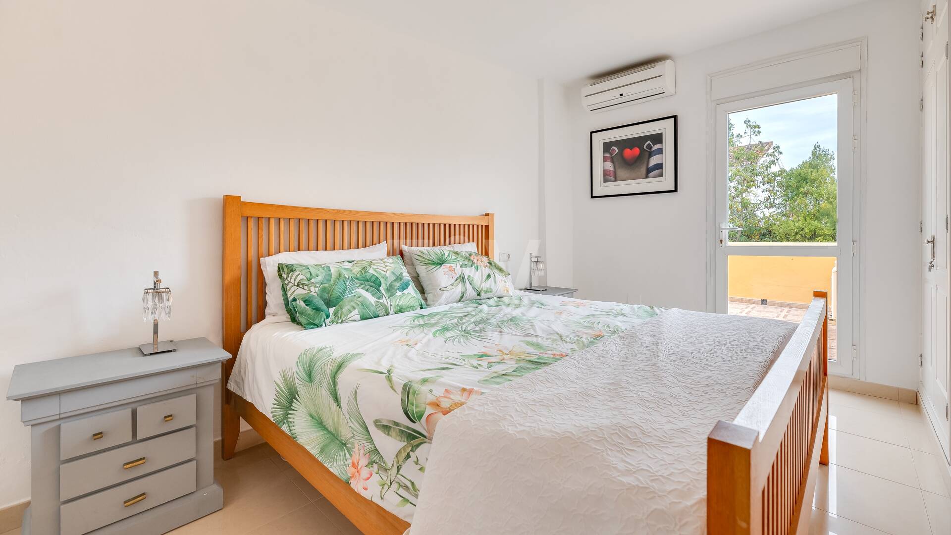 Exquisite 4 bedroom rental with sea views on The Golden Mile, Marbella.