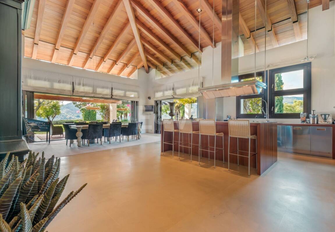 Luxuriöse Villa mit atemberaubendem Meerblick in La Zagaleta