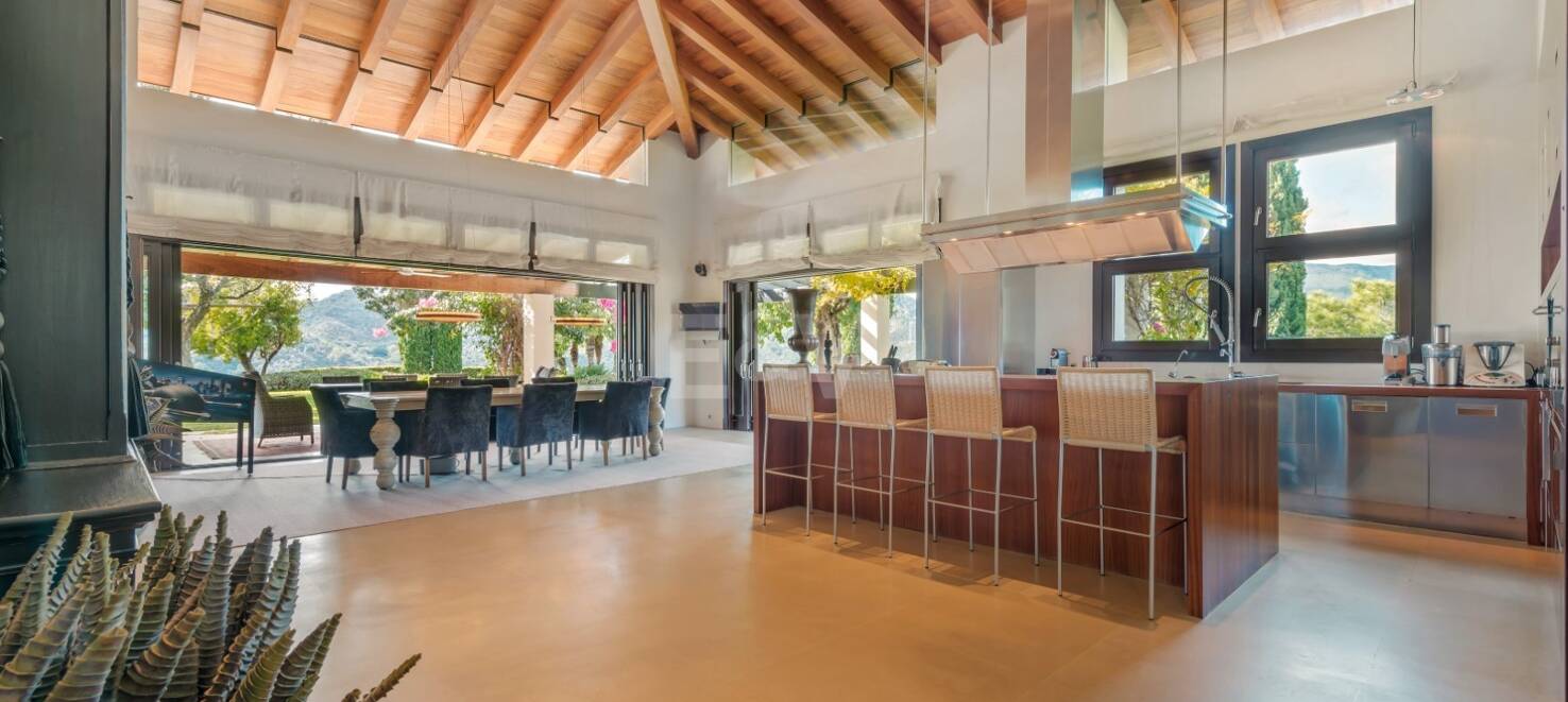 Luxuriöse Villa mit atemberaubendem Meerblick in La Zagaleta