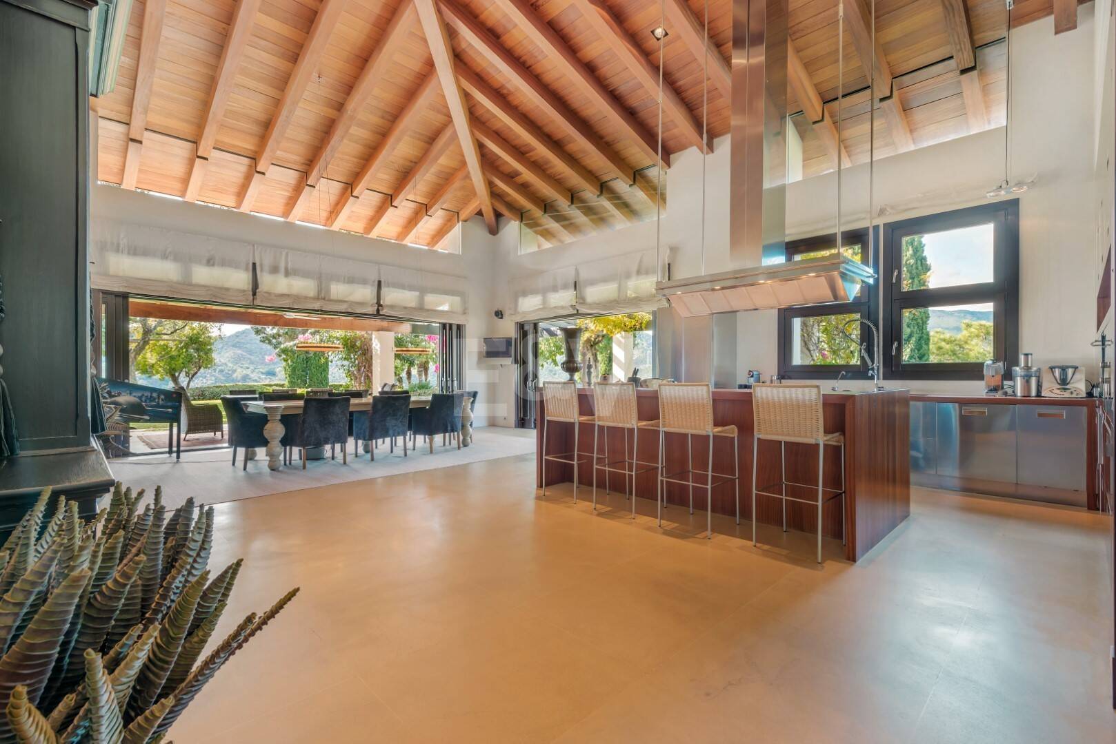 Luxuriöse Villa mit atemberaubendem Meerblick in La Zagaleta